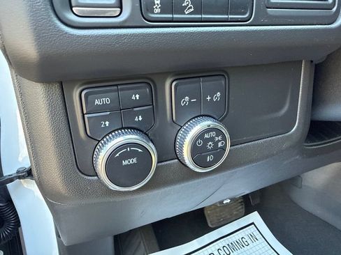 Used 2022 GMC Yukon XL AT4 AWD/4WD image 25