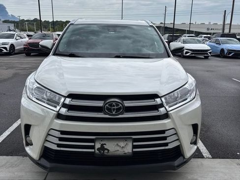 Used 2017 Toyota Highlander XLE FWD image 1