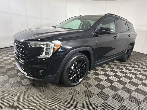 Used 2024 GMC Terrain SLT w/ Elevation Edition FWD image 8