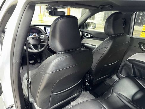 Used 2023 Jeep Compass Limited image 28