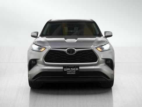 Used 2023 Toyota Highlander XLE image 8