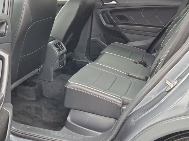Used 2023 Volkswagen Tiguan SEL R-Line AWD/4WD image 17