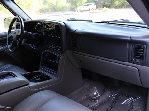 Used 2004 GMC Yukon SLT w/ 1SD Preferred Equipment Group AWD/4WD image 17