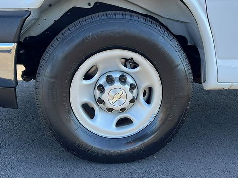 Certified 2023 Chevrolet Express 2500 w/ Driver Convenience Package image 10