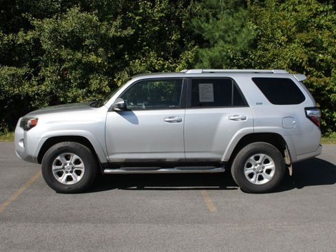 Used 2016 Toyota 4Runner SR5 AWD/4WD image 5