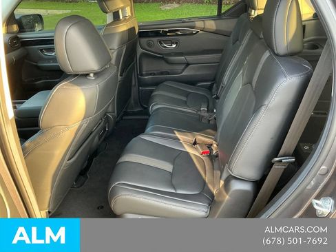 Used 2025 Honda Pilot EX-L image 8