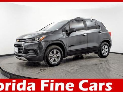 Used 2017 Chevrolet Trax LT w/ LT Convenience Package image 1