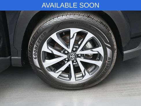 Used 2025 Toyota Corolla Cross XLE AWD/4WD image 34