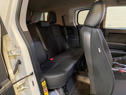 Used 2011 Toyota FJ Cruiser 4WD w/ Convenience Pkg image 32