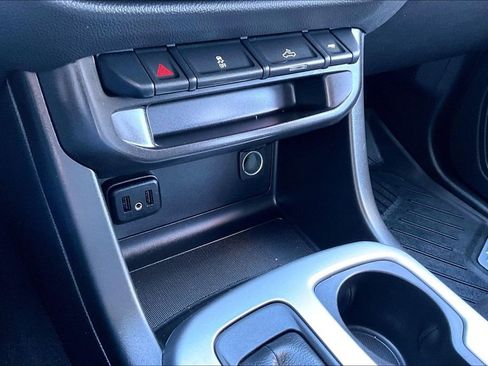 Used 2022 Chevrolet Colorado LT AWD/4WD image 16