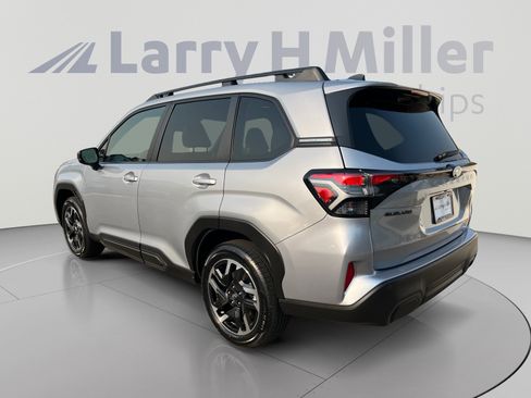 Used 2025 Subaru Forester Limited AWD/4WD image 3