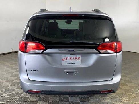 Used 2019 Chrysler Pacifica Limited w/ Advanced Safetytec Group FWD image 17