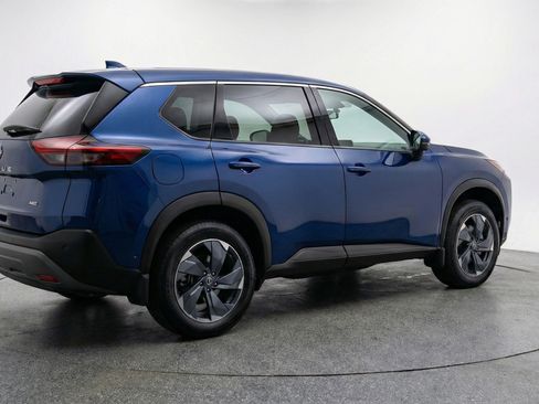 Used 2025 Nissan Rogue SV FWD image 9