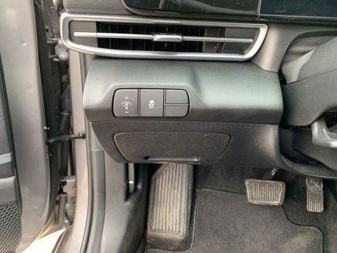 Used 2024 Hyundai Elantra SEL image 28