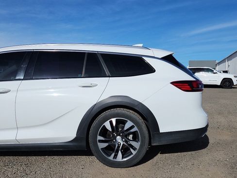 Used 2019 Buick Regal Essence w/ Driver Confidence Package I image 9