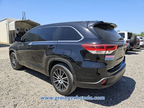 Used 2017 Toyota Highlander SE FWD image 10