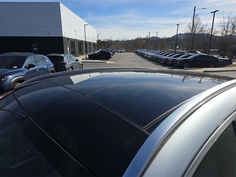 Used 2025 Mercedes-Benz GLA 250 4MATIC image 11