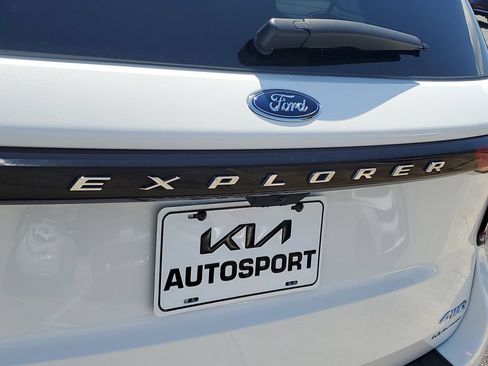 Used 2025 Ford Explorer Active AWD/4WD image 28