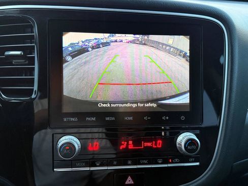 Used 2020 Mitsubishi Outlander SEL AWD/4WD image 47