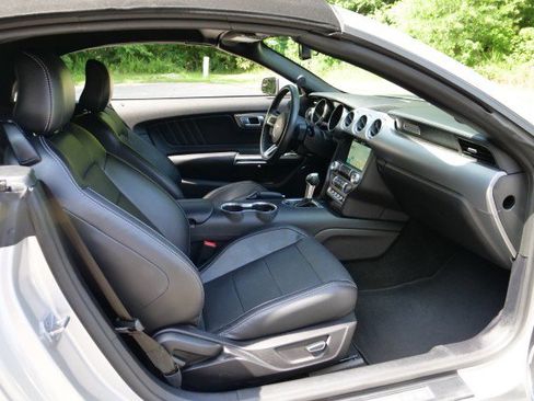 Used 2018 Ford Mustang GT Premium RWD image 26