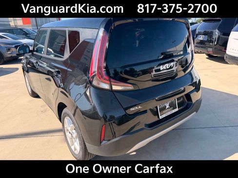 Certified 2025 Kia Soul LX w/ LX Technology Package FWD image 2