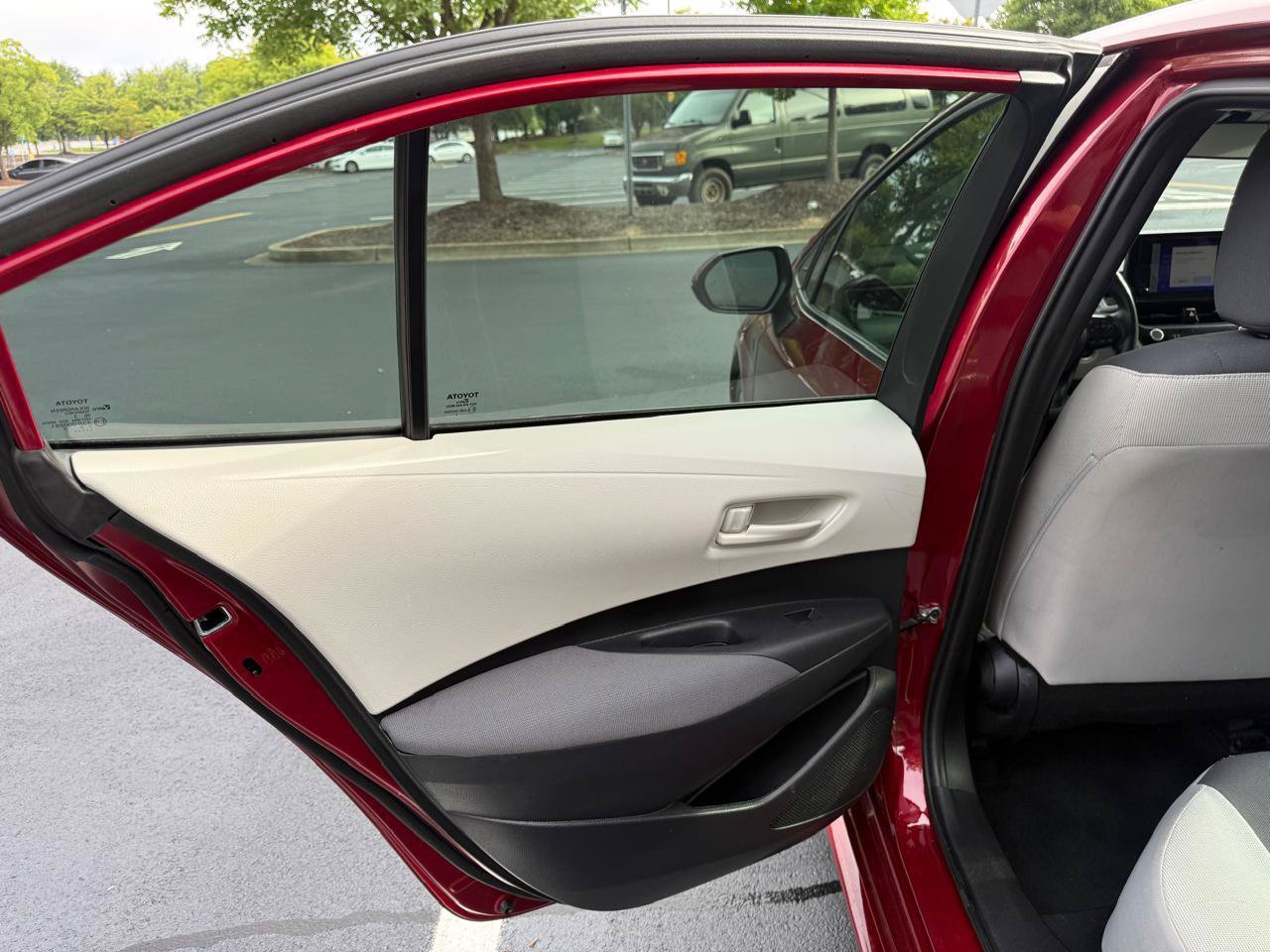 Used 2024 Toyota Corolla LE w/ LE Convenience Package FWD image 13