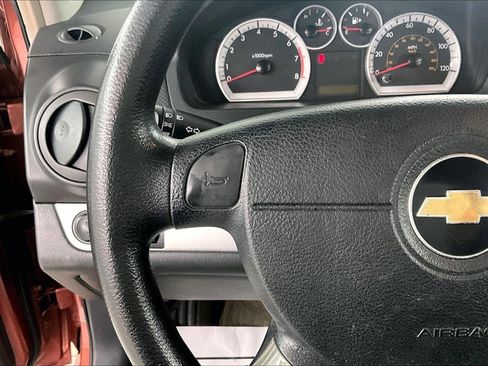 Used 2011 Chevrolet Aveo5 LT w/ Power and Convenience Package image 9