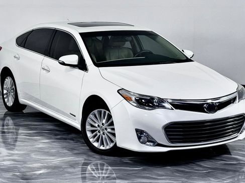 Used 2013 Toyota Avalon Limited w/ Technology Pkg FWD image 3