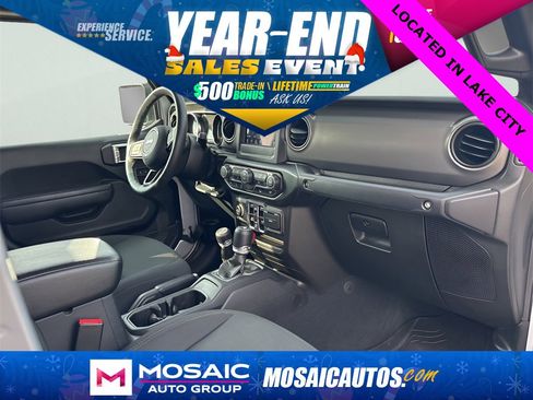 Used 2022 Jeep Gladiator Willys image 11