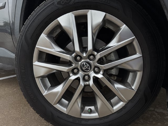 Certified 2020 Toyota RAV4 XLE Premium FWD image 9