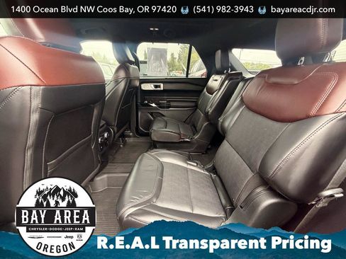 Used 2021 Ford Explorer Platinum w/ Equipment Group 601A AWD/4WD image 17
