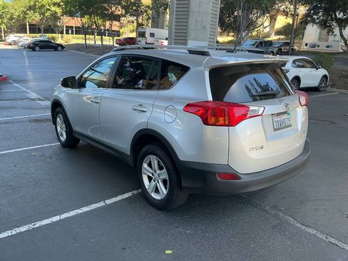 Used 2013 Toyota RAV4 XLE FWD image 4