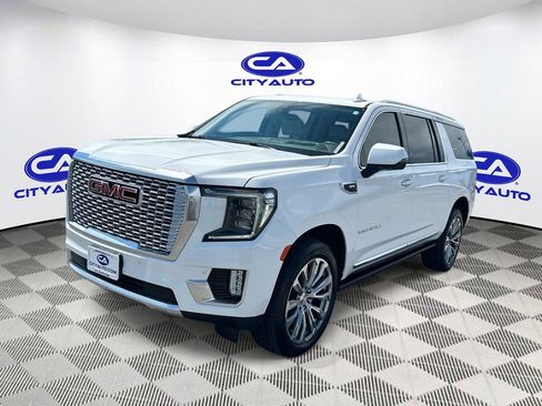 Used 2021 GMC Yukon XL Denali w/ Denali Premium Package AWD/4WD image 8