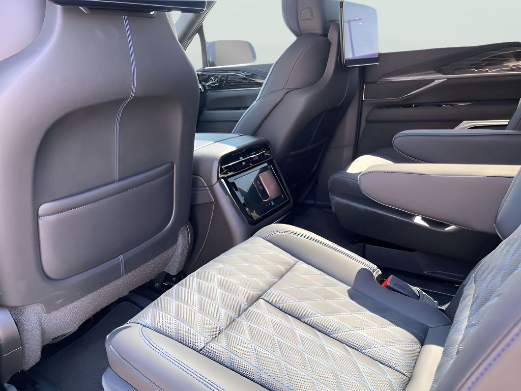 New 2025 Cadillac Escalade IQ Sport 1 w/ LPO, ONYX Package AWD/4WD image 24