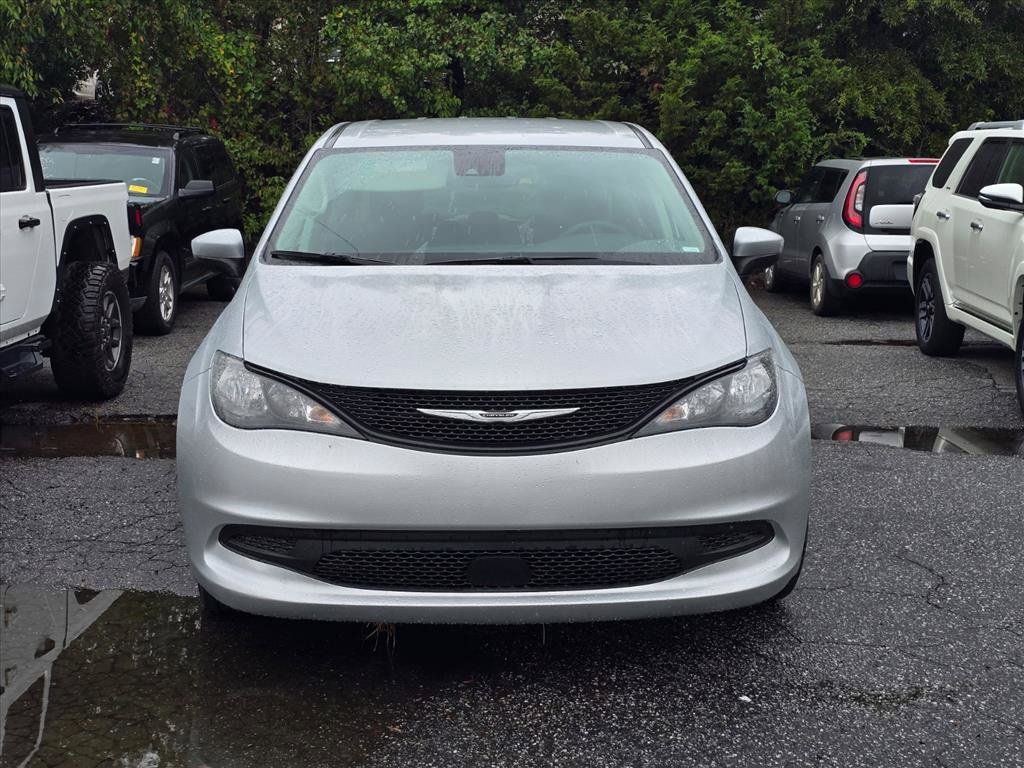 Used 2023 Chrysler Voyager LX FWD image 8