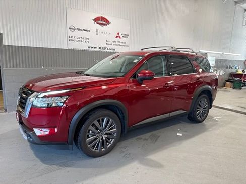 Used 2023 Nissan Pathfinder SL w/ SL Premium Package AWD/4WD image 8