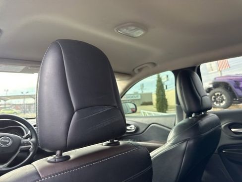 Used 2015 Jeep Cherokee Limited w/ Luxury Group image 32