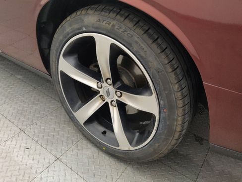 Used 2018 Dodge Challenger R/T RWD image 31