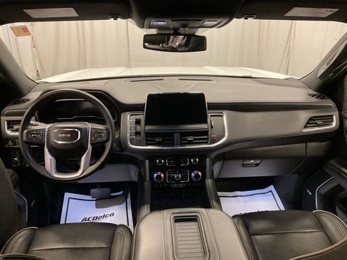 Used 2024 GMC Yukon XL SLT image 12