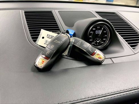Certified 2023 Porsche Macan Turbo image 21
