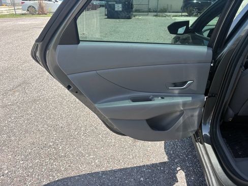 Used 2025 Hyundai Elantra SE FWD image 12