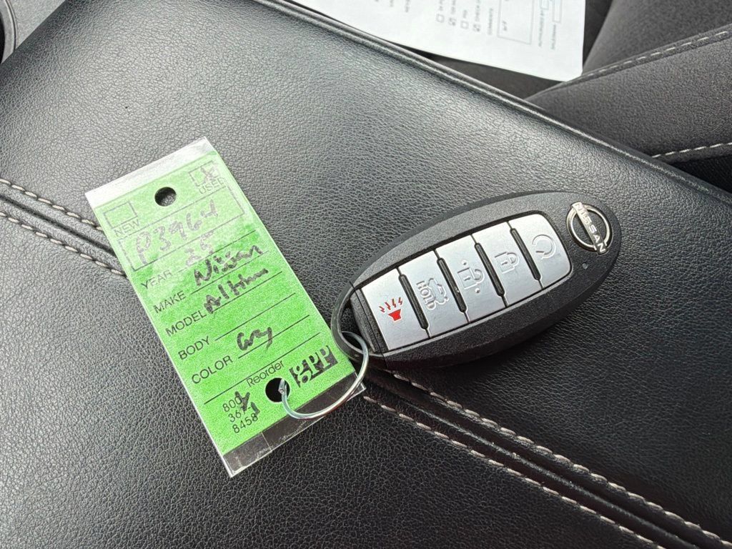 Used 2025 Nissan Altima 2.5 SV FWD image 33