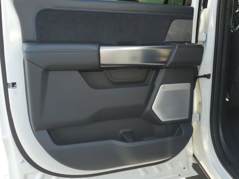 Used 2025 Ford F450 Platinum w/ FX4 Off-Road Package image 11