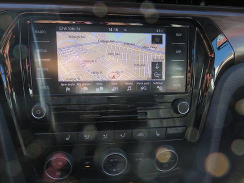 Used 2020 Volkswagen Passat 2.0T SEL image 17