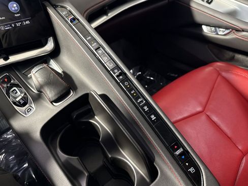 Used 2022 Chevrolet Corvette Stingray Convertible w/ Z51 Performance Package image 28