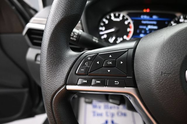 Used 2025 Nissan Altima 2.5 SV FWD image 15