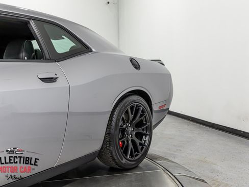 Used 2016 Dodge Challenger SRT Hellcat RWD image 59