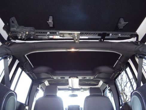 Used 2015 Jeep Wrangler Unlimited Rubicon w/ Connectivity Group image 38