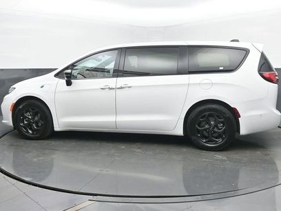 Used 2024 Chrysler Pacifica Limited