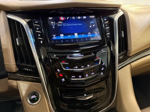 Used 2018 Cadillac Escalade ESV Platinum image 17